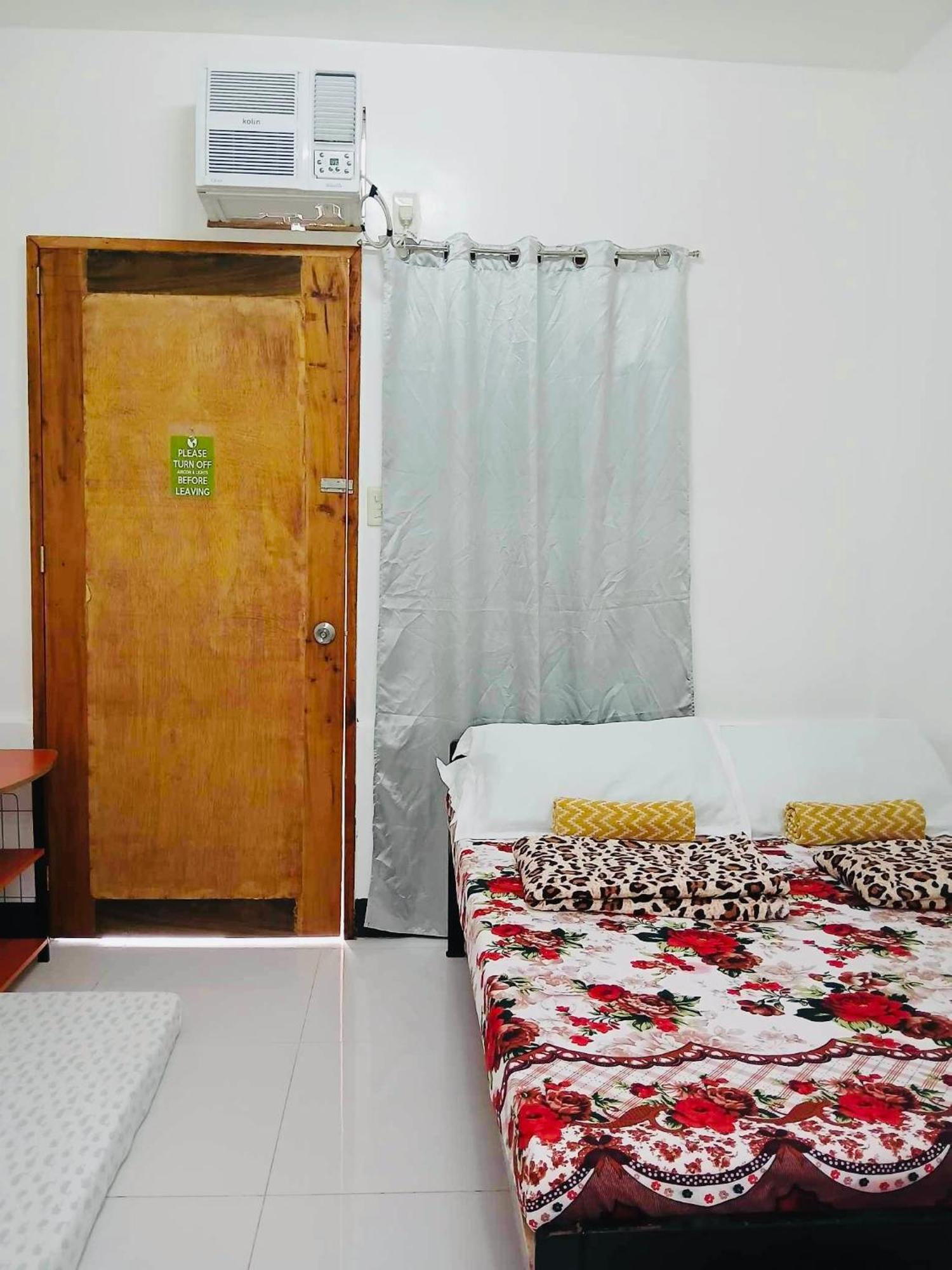 Lr Hostel And Cafe Moalboal Εξωτερικό φωτογραφία